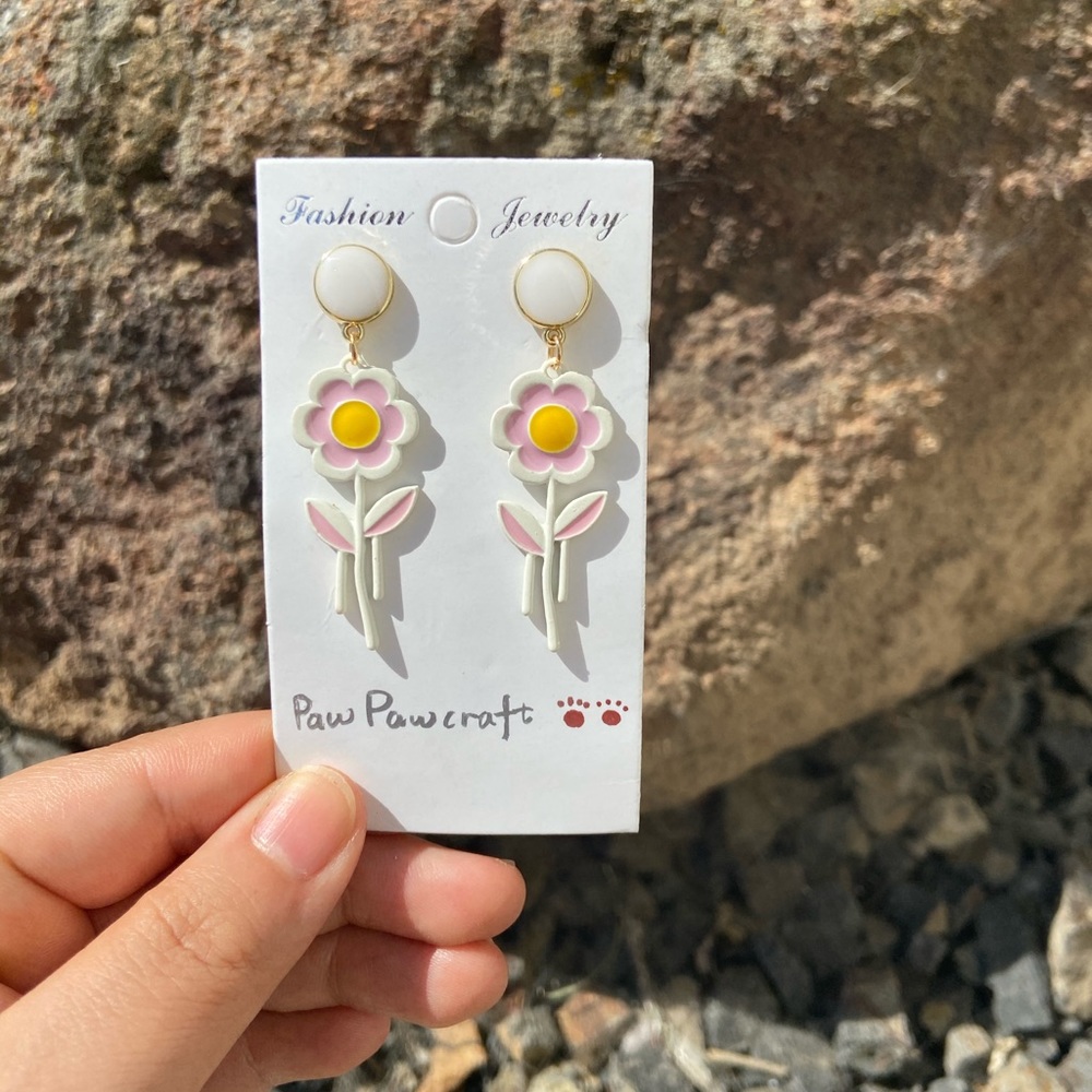 Flower Earring - Picture 2 of 5